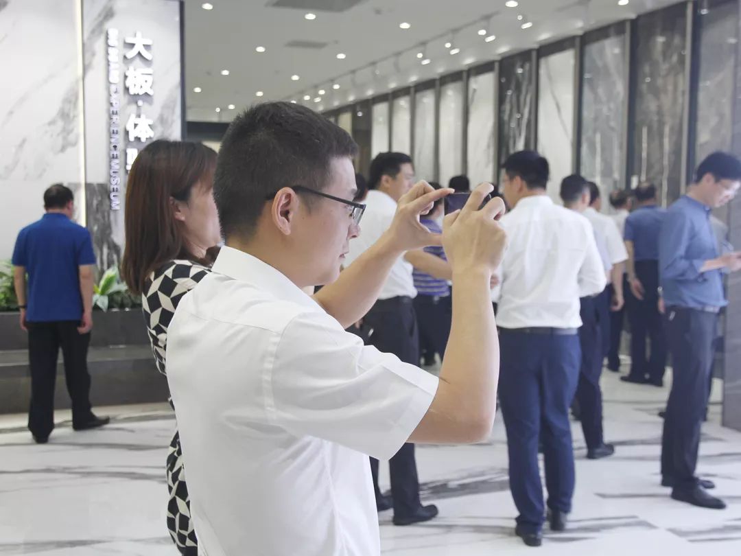 小蝌蚪视频污下载APP瓷砖，衡阳政府考察团莅临企业参观指导(图8)